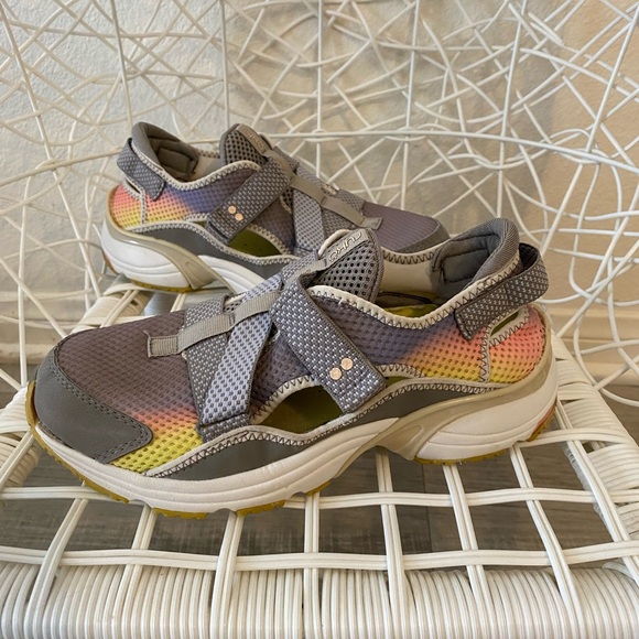 Ryka Hydro Splash Water Shoe Sneaker Gray Ombré Pastel Rainbow Gorp - Size 6 - Picture 1 of 8